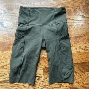 Lululemon olive green biker shorts size 6 (S) with pockets